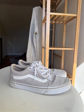 Classic Low-Top Vans Sneakers in Light Gray and White